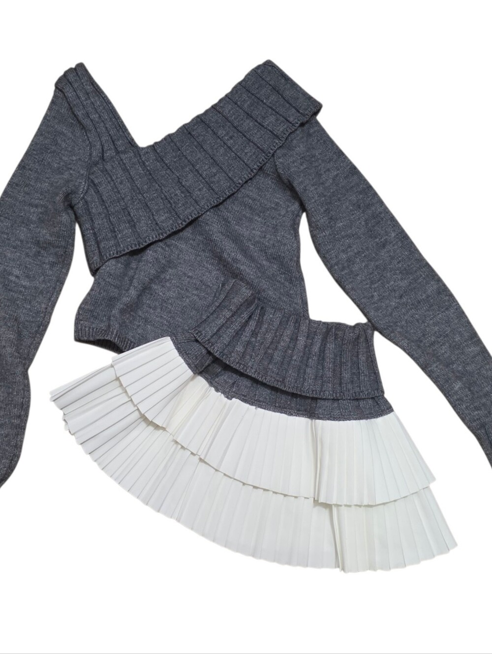 Sweet Chilling grey/white pleated knit top and skirt bundle - Picture 2 of 4